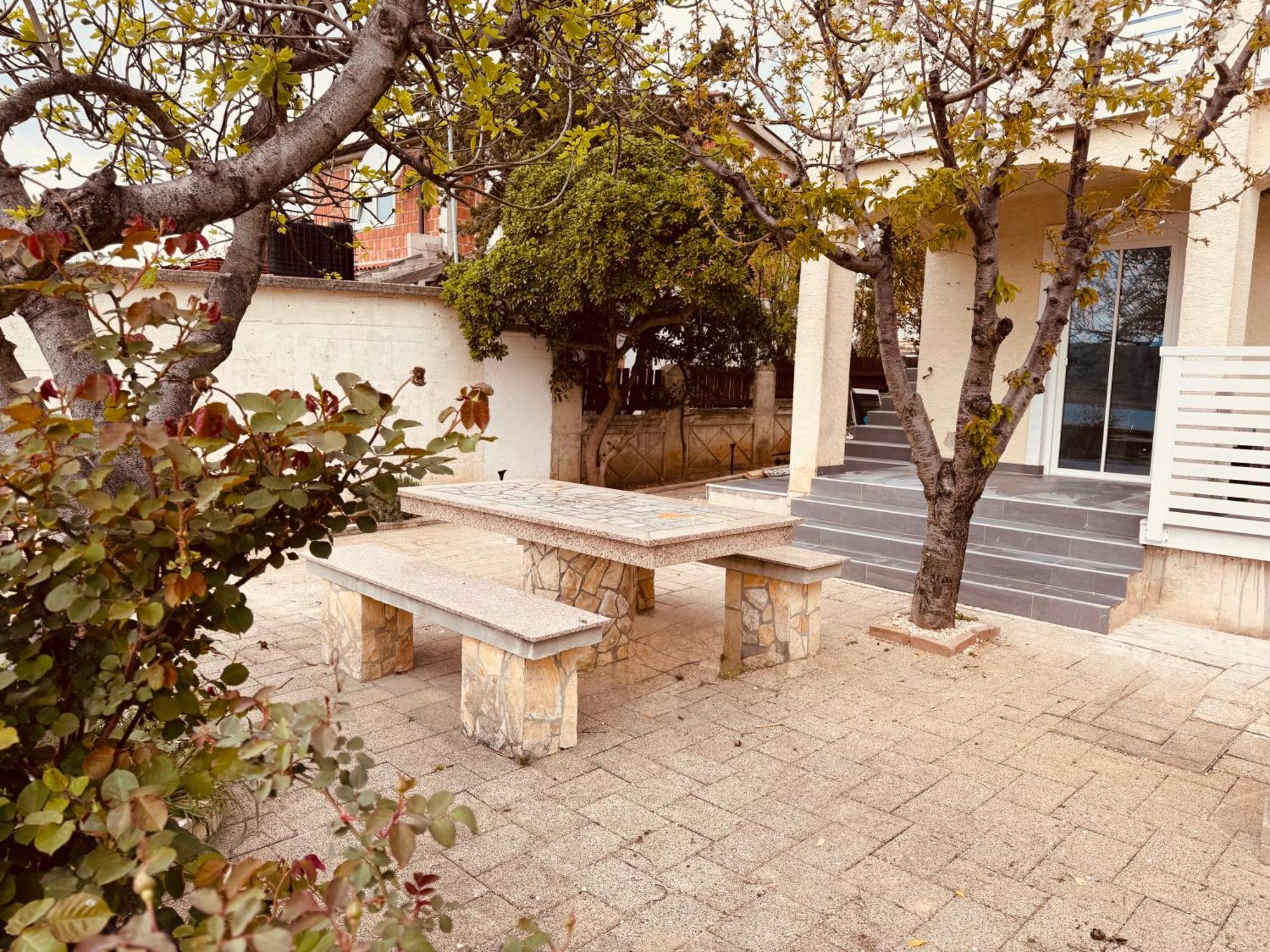 Casa Mare Garten Zwei Baeder Eg * Rtina